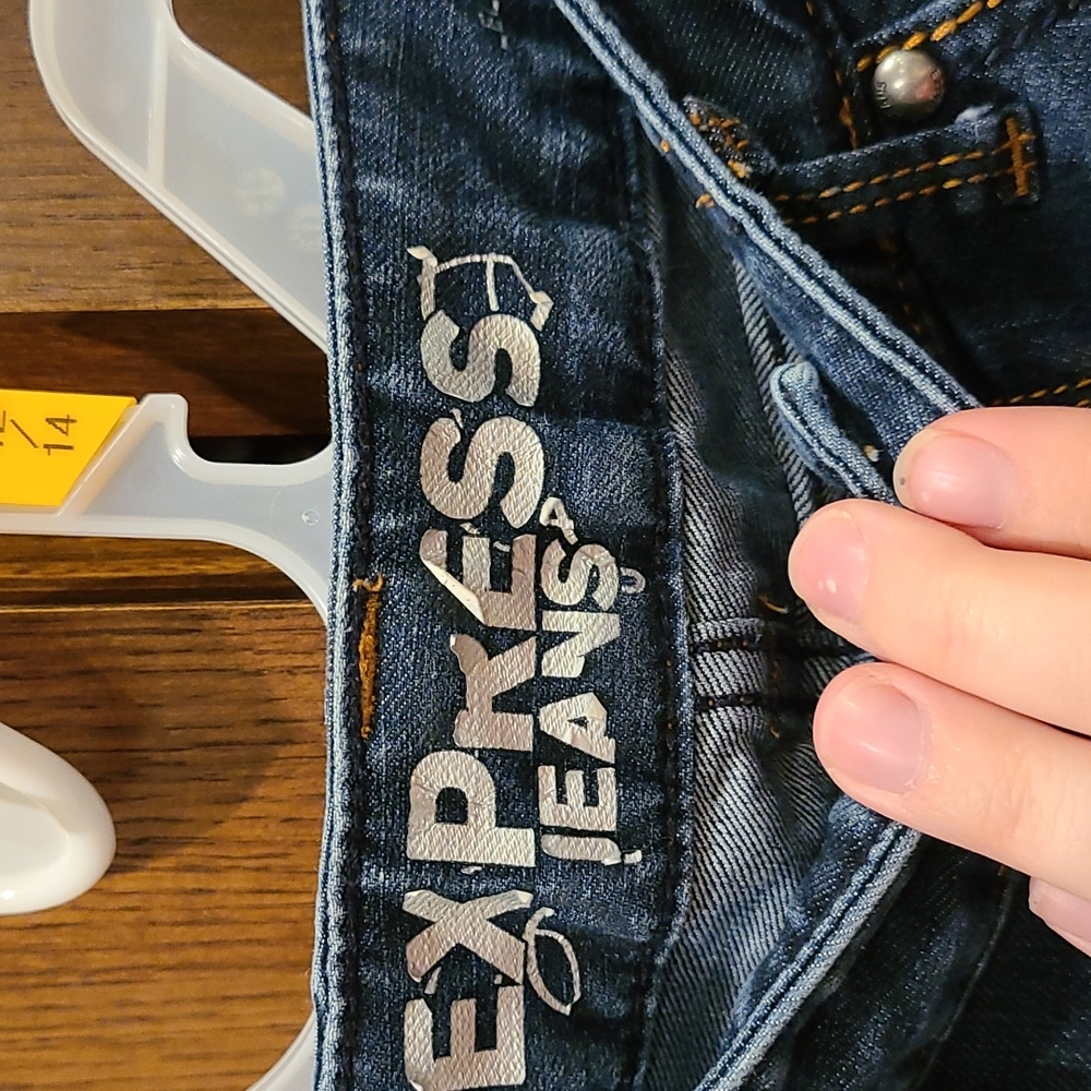 Express Jeans - Picture 2 of 3